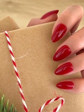 Glamnetic Classic Red Short Almond Glue-On Nails